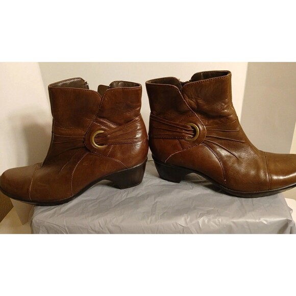 Clarks Roseabelle Bendable Brown Leather Zip Block Heel Ankle Boots Womens 9.5M - Picture 2 of 16